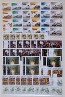 Főleg modern postatiszta több / sok példányos magyar hagyatéki tétel 14 db A/4 + 1 nagyobb berakóban, közte kevés régebbi anyag a 30-as évektől, valamint kevés bélyegzett, rengeteg FDC, levél, alkalmi bélyegzésű boríték, CM stb.