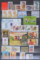 Szép postatiszta gyűjtemény 1974-től a 2000-es évek elejéig 4 db A/4 berakóban, hozzá kevés régi anyag. Magas katalógus érték!!
