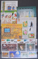 Szép postatiszta gyűjtemény 1974-től a 2000-es évek elejéig 4 db A/4 berakóban, hozzá kevés régi anyag. Magas katalógus érték!!