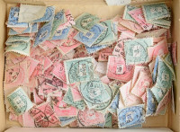 Minimum 300 db krajcáros bélyeg ömlesztve kis dobozban, átnézetlen anyag / Minimum 300 unchecked Krajcár stamps in a box