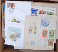 Kb 400-500 db vegyes magyar FDC dobozban az 1958-1994 közötti időszakból, benne sorok, blokkok, szép motívumok