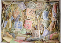 1-2 ezer db Turul bélyeg dobozban ömlesztve / 1-2 thousand Turul stamps in a box