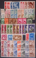 Pecsételt összeállítás főleg az 1940-1950-es évekből, közte teljes sorok, jó motívumok, másodpéldányok közepes berakóban