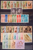 Pecsételt összeállítás főleg az 1940-1950-es évekből, közte teljes sorok, jó motívumok, másodpéldányok közepes berakóban