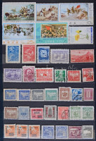 Hagyaték: főleg postatiszta magyar bélyegek 9 db A/4 + 6 közepes berakóban, valamint számos borítékban hullámkarton ládában. Magas katalógus értékű anyag, érdemes megnézni!!