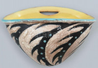 Gorka Lívia (1925 - 2011): Fali virágtartó. Fekete, fehér és türkiz mázakkal festett kerámia, mázrepedésekkel. Jelzett: GL. 13x19x12 cm