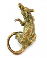 Jelzés nélkül: Patkány. Öntött, patinázott bronz, m: 3 cm