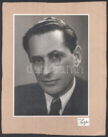 cca 1940 Fáth Imre (1896-1944) író, újságíró portréja, kartonra kasírozott fotó Laub Juci műterméből, 23×17,5 cm