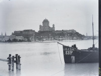 cca 1920 Esztergomi látkép a Duna túlpartjáról, Kerny István (1879-1963) budapesti fotóművész hagyatékából 1 db vintage üveglemez NEGATÍV, 9x12 cm