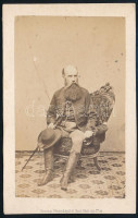 cca 1865 Szakállas férfi portréja, keményhátú fotó Simonyi Fényirdájából, 10,5×6,5 cm