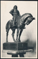 Markup Béla (1873-1945) szobrászművész Mátyás király szobráról készült, feltehetőenműtermi felvétel, hátoldalán feliratozott vintage fotólap, 8,5x13,5