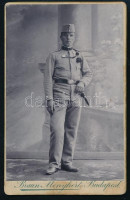 cca 1914 Katona tőrrel, keményhátú fotó Braun Menyhért budapesti műterméből, 10,5×6,5 cm