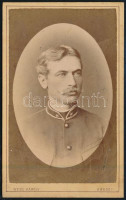 cca 1880 Katona portréja, keményhátú fotó Weisz Károly aradi műterméből, 10,5×6,5 cm