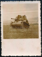 cca 1940 Magyar 40M Nimród önjáró légvédelmi löveg (a 38M Toldi I harckocsi módosított alvázára építve), fotó, 8,5x6 cm / Hungarian 40M Nimród self-propelled anti-aircraft gun (based on the 38M Toldi I tank), photo