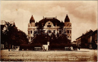 1937 Baja, Hitelbank palota, Tóth Kálmán szobor