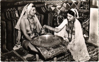 Scenes et Types. Le Thé chez les danseuses Ouled Nails / half-naked Arab women having tea