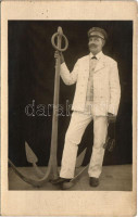 Hajóskapitány vasmacskával és távcsővel / Ship captain with anchor and binoculars. photo