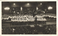 1935 Budapest, X. Kerületi Ligeti u. polgári iskola kórusa, Preisinger László karmester saját aláírásával. photo