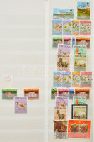 Oman gyűjtemény maradvány 1976-1998 sok postatisztával, jobb értékekkel, sorokkal 16 lapos A4-es berakóban