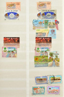 Oman gyűjtemény maradvány 1976-1998 sok postatisztával, jobb értékekkel, sorokkal 16 lapos A4-es berakóban