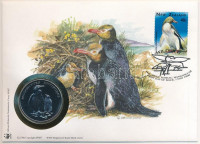 Új-Zéland DN (1991) 'A Világ Vadvédelmi Alap (WWF) 30. évfordulója - Megadyptes Antipodes (Sárgaszemű pingvin)' kétoldalas fém emlékérem érmés borítékban, bélyeggel és bélyegzéssel, német nyelvű ismertetővel T:1New Zealand