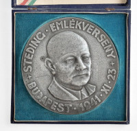 Cserenyei Kaltenbach István (1903-1979) 1941. 'Steding Emlékverseny - Budapest 1941. XI.23.' egyoldalas fém emlékplakett eredeti díszdobozában (150mm) T:1- patina, a tok kissé viseltes