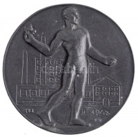 Hajós Géza 1943. 'Gyári Szabadidő Szervezetek Központja - GYOSZ / II. 1943' Zn emlékérem (49mm) T:1-