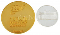 Vegyes: 2007. '80 éves MNB Sportkör' fém emlékérem (42,5mm) + Amerikai Egyesült Államok 2002. 'AAA (American Accounting Association) 100 éves szolgálat' aranyozott bronz emlékérem sérült dísztokban (63,5mm) T:PP,1