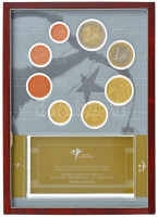 Hollandia 2000. 1c-2EUR (8xklf) forgalmi sor eredeti díszcsomagolásban, tájékoztatóval, fa keretben T:1 a tájékoztatót tartó műanyag töröttNetherlands 2000. 1 Cent - 2 Euro (8xdiff) coin set with prospectus, in original, framed