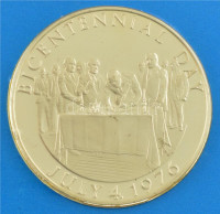 Amerikai Egyesült Államok 1976. 'A függetlenség 200. évfordulója (Bicentennial)' Ag elsőnapi emlékveret kartonlapon, emlékbélyegekkel felbélyegzett és egyben tanúsítványként szolgáló borítékban, eredeti műanyag tokban