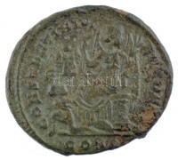 Római Birodalom / Konstantinápoly / I. Constantinus 328. AE Follis bronz (2,82g) T:2,2- patina, peremhiány / Roman Empire / Constantinople / Constantine I 328. AE Follis bronze 'CONSTANTI-NVS MAX AVG / CONSTANTINI-ANA DAFNE - Epsilon - CONS'