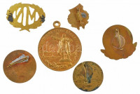 6db klf kitűző, jelvény tétel, közte Madarassy Walter (1909-1994) 1938. 'XXXIV. Nemzetközi Eucharisztikus Kongresszus Budapest' bronz kitűző + 'Vöröskereszt - Érdemes Munkáért' zománcozott fém jelvény + ~1970-1980. 'Vízügyi