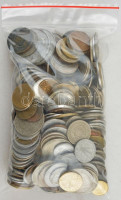 Vegyes, magyar és külföldi érmetétel ~1kg-os súlyban T:vegyesMixed, Hungarian and foreign coin lot (~1kg) C:mixed