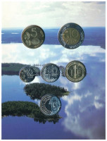 Finnország 2001. 10p - 10M (5xklf) forgalmi sor + 'Finn verde / J.V. Snellmann' Cu-Ni zseton szettben, karton dísztokban T:UNC Finland 2001. 10 Pennia - 10 Markkaa (5xdiff) + 'Mint of Finland / J.V. Snellmann' Cu-Ni token in set, in cardboard