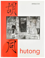 Arnold Éva: Hutong. A művész, Arnold Éva (1960-) fotóművész által DEDIKÁLT példány! A dedikált személy vasutas témájú ex libris-szével. Bp., 2004, Argumentum. Gazdag képanyaggal illusztrált. Kiadói kartonált papírkötés,