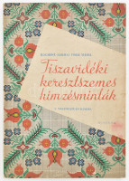 Kocsisné Szirmai Fóris Mária: Tiszavidéki keresztszemes himzésminták. Bp., é.n. Minerva. Harmadik változatlan kiadás. Kiadói papírkötésben, foltos borítóval, ajándékozási sorokkal.
