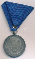 1940. 'Erdélyi részek felszabadulásának emlékére' Zn emlékérem mellszalaggal, cserélt kontraszemmel. Szign.: Berán T:1- Hungary 1940. 'Commemorative Medal for the Liberation of Transylvania' Zn medal with ribbon and replaced ring. Sign.: