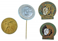 1956. 'MOHOSZ - Pákozdi Ifjúsági Verseny' bronz jelvény + 1958. 'Ifjúsági Találkozó - Keszthely 1958' részben festett Al jelvény + DN 'Fiatalok egyesüljetek! Előre a tartós békéért! - Demokratikus Ifjúsági Világszervezet' angol