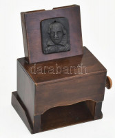 Antik cigarettaadagoló, fa, m: 18 cm