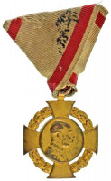 1908. 'Katonai Jubileumi Kereszt' aranyozott bronz kitüntetés sérült mellszalagon T:VF Hungary 1908. 'Diamond Jubilee Cross for the Armed Forces' gilt bronze decoration with damaged ribbon C:VF NMK 269.